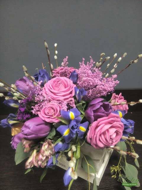 Букет ирисов с розами