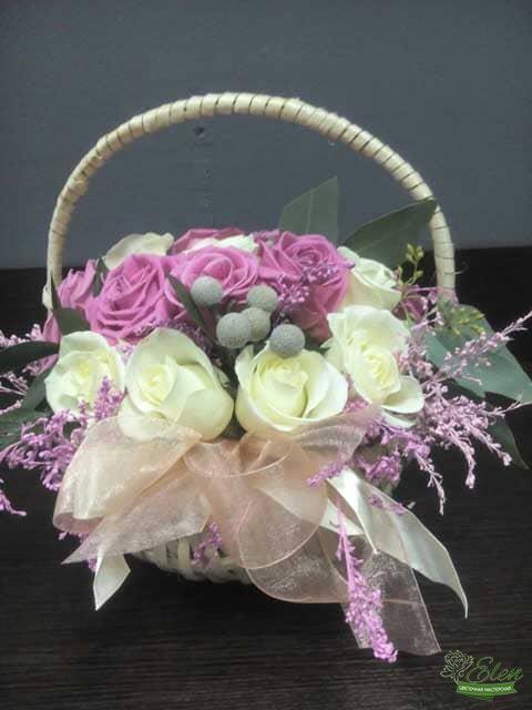 Букет роз в корзине