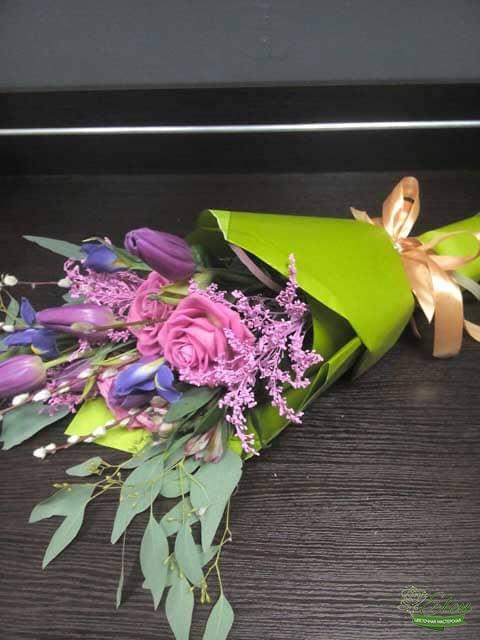 Розы ирисы тюльпаны