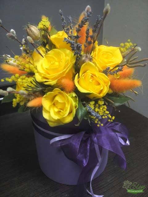 Шляпная коробка с цветами Солнечная