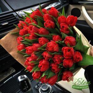 Букет из 51 красного тюльпана